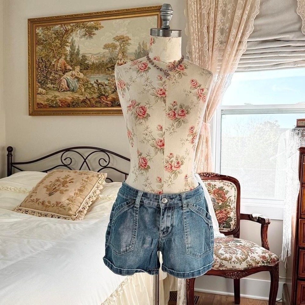 Y2k jean shorts  Y2K supplies denim‎ shorts 29" waist